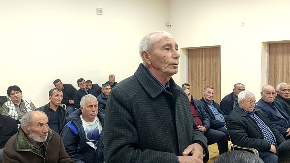 Seymur Orucov Ağstafanın Pirili və Sadıqlı kəndlərində növbəti dəfə vətəndaşları dinləyib